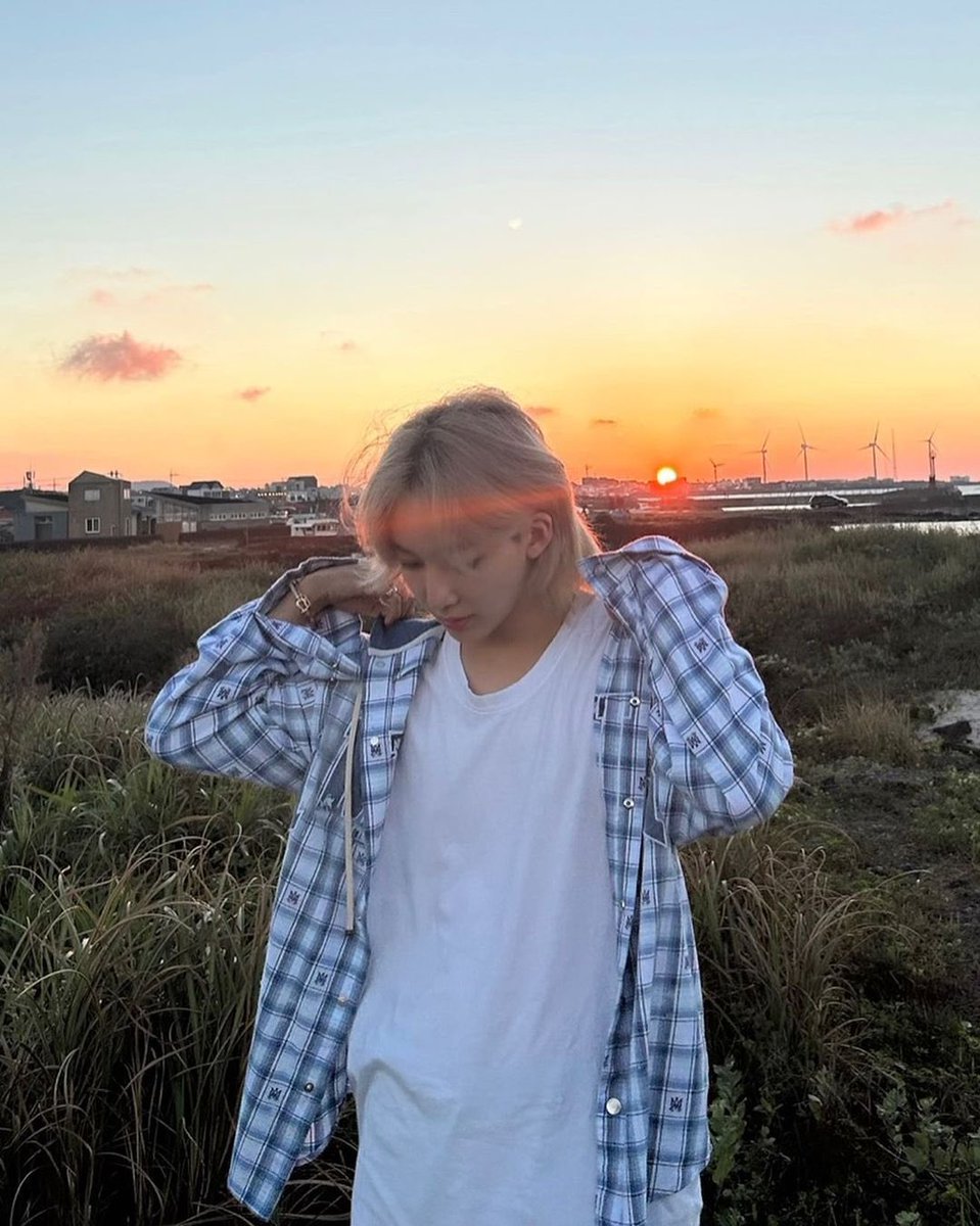 wonubliss's tweet photo. jeonghaniyoo_n 🤍🌅  #정한 https://t.co/zyDtlrZNJb