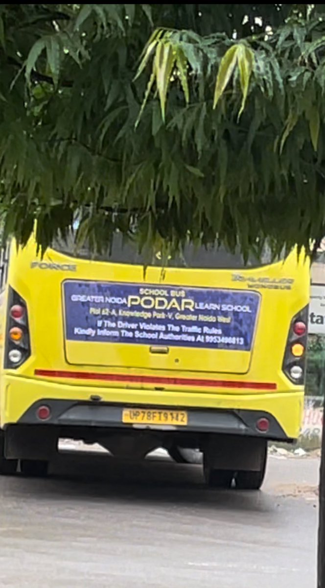 ActuallyDKG's tweet photo. Hello DM Sir,
This is another school bus moving in wrong side putting lives of innocent children at risk. This is happening everyday.  This is the School bus of Podar Learn School, with registration No  UP78FT9342. 
Location - Gulshan Bellina Road, GREATER NOIDA West @dmgbnagar https://t.co/vrPYLcM7QV