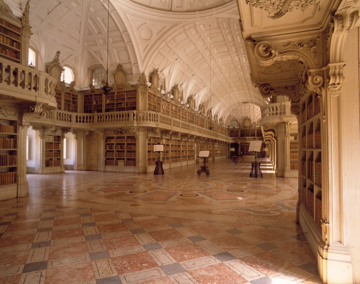 Two great highlights not to be missed: the Basilica and its six organs, unique in the world, and the library, considered one of the most beautiful in the world. 2/3
#visitportugal #portugal #LisbonRegion #Culture