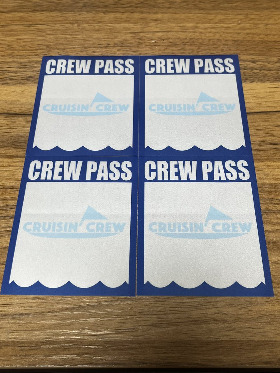 cru_cre's tweet photo. 【Happy News】

明日の下北沢CLUB251でのライブより、ライブ会場限定で新しい物販が販売開始となります！！やったぜ！！

☆CCTシャツ　2色（XLのみ） ¥3000
☆CREW PASS ¥500

以上の２つが新しい物販に仲間入り！

またTシャツは各色20枚限定となりますのでお求めの際はお早めにどうぞ！！ https://t.co/JpYdb5aH12