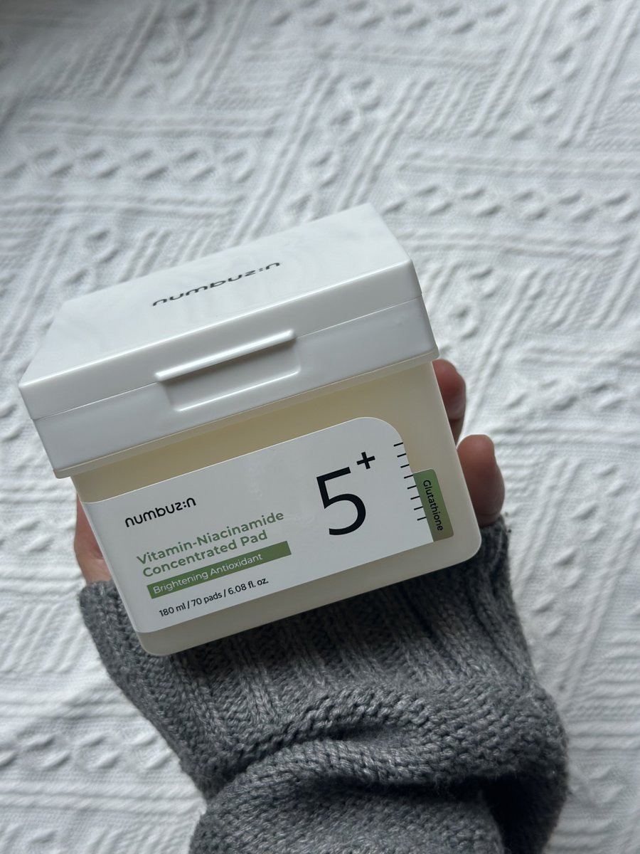 jijieazrin's tweet photo. Things I don’t regret buying, viral skincare edition:

1. Vt reedle shot - susuk moden
2. Carrot toner pad - paling famous dekat korea
3. Numbuzin No.5 toner pad - michael ang approved!
4. Skin1004 ampoule - jerawat cepat reda https://t.co/B4MPD0CkkL