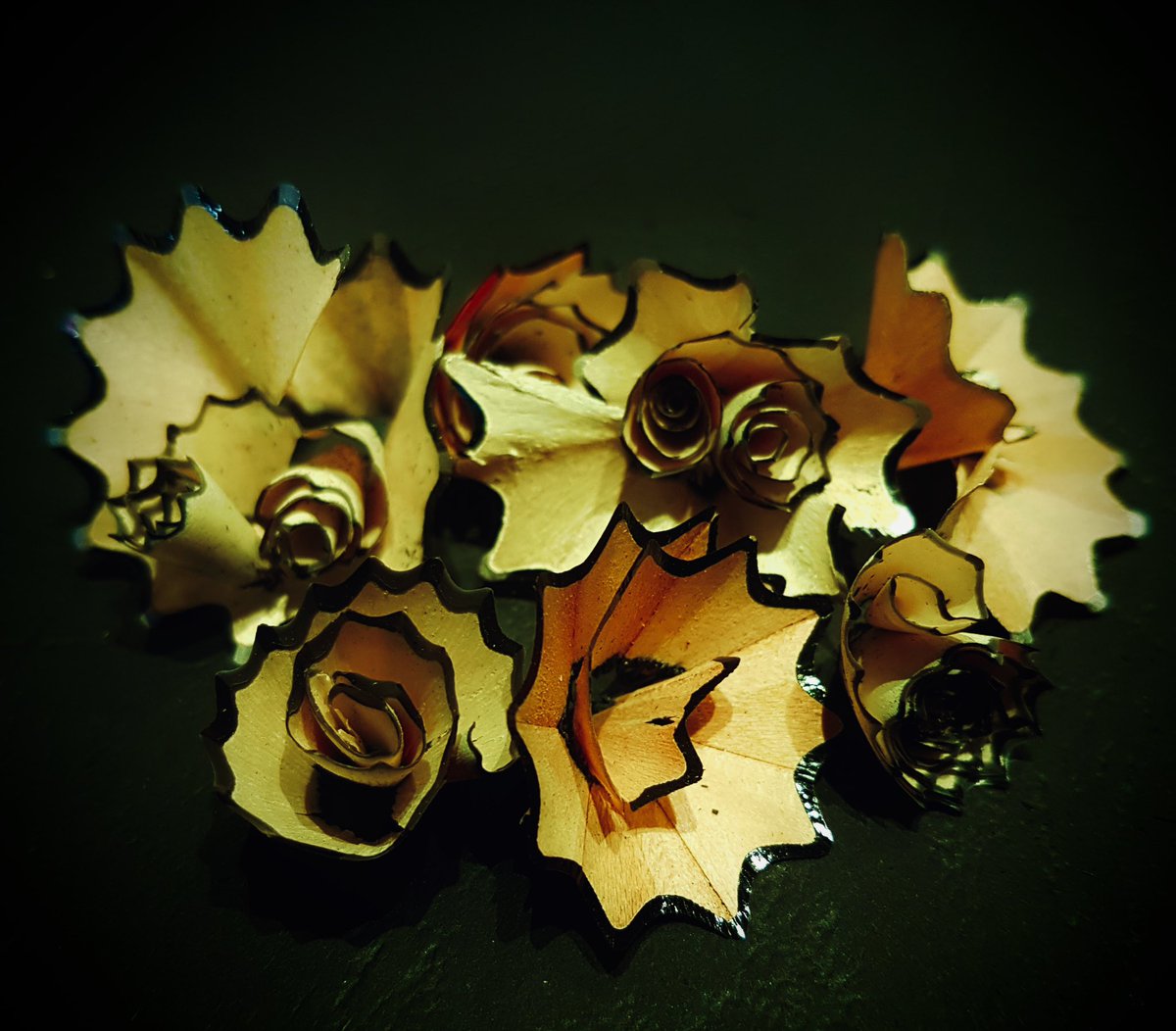 El abrazo en otoño, tiene tonos ocres y dorados.
#pensamientos #letras