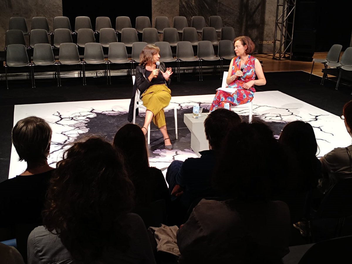 Journalist Ine Roox yesterday in conversation with psychotherapist Francesca Mosiello on violence against women. 

This followed the performance of 'Il Disperato' by Dutch theatre-maker Marleen Scholten during the <a href="/Romaeuropa/">Romaeuropa Festival</a> Festival. 

Tonight part 2: talk with Claudio Nader.
