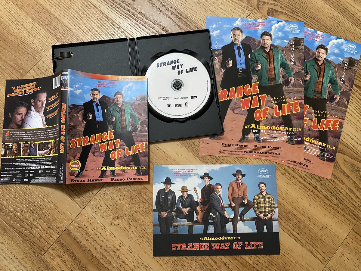 Kaukahiyutaka's tweet photo. 日本滞在中に、どうにか入手できた映画「ストレンジ•ウェイ・オブ・ライフ」のチラシとパンフレット。スーツケースから出してどこに入れたか。やっと本日見つけれた。#ハワイ #ホノルル #hawaii #honolulu #strangewayoflife #PedroPascal https://t.co/0PumpuE3bf