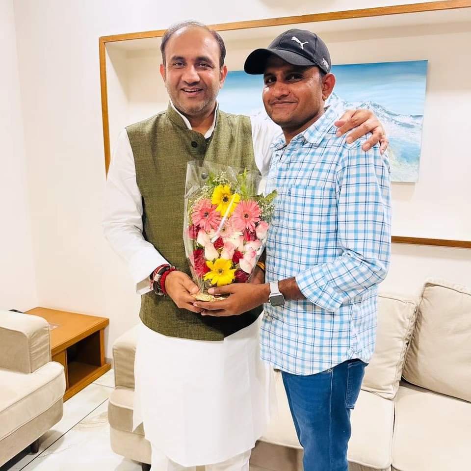 vasna08's tweet photo. रानीवाड़ा विधायक श्री रतन देवासी जी को जन्मदिन की हार्दिक बधाई एवं शुभकामनाएं। ईश्वर से आपके उत्तम स्वास्थ्य एवं चिरायु जीवन की कामना करता हूँ।
@RatanDevasiINC https://t.co/2fnn2cTBJx