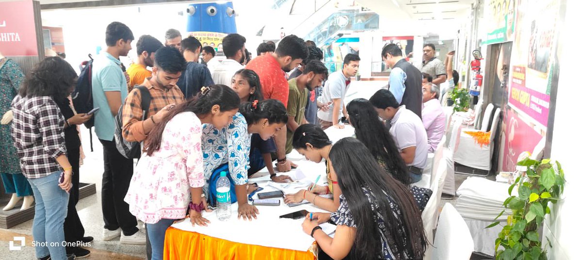gupta_rekha's tweet image. आज डीटी मॉल शालीमार बाग में स्टूडेंट्स को #Yudhra मूवी दिखायी गई, इस मौक़े पर सांसद Praveen Khandelwal, ज़िलाध्यक्ष, मण्डल अध्यक्ष सहित तमाम भाजपा पदाधिकारी एवं कार्यकर्ता मौजूद रहे #trending2024
#RekhaGupta