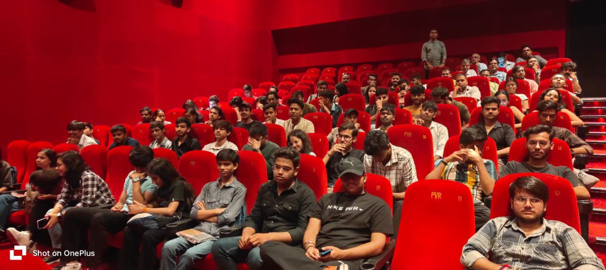 gupta_rekha's tweet image. आज डीटी मॉल शालीमार बाग में स्टूडेंट्स को #Yudhra मूवी दिखायी गई, इस मौक़े पर सांसद Praveen Khandelwal, ज़िलाध्यक्ष, मण्डल अध्यक्ष सहित तमाम भाजपा पदाधिकारी एवं कार्यकर्ता मौजूद रहे #trending2024
#RekhaGupta