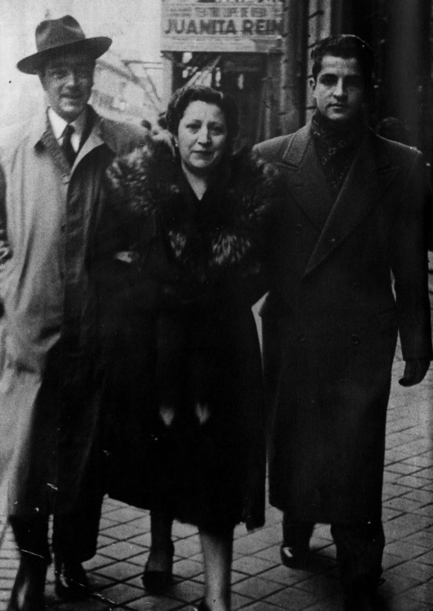 MuseoTransicion's tweet photo. ¡FELIZ CUMPLEAÑOS PRESIDENTE!
En la madrugada del 25 de septiembre de 1932, hace 92 años, nacía en Cebreros, Adolfo Suárez González.

Gracias por todo, Gracias por tanto! Siempre en nuestro recuerdo. https://t.co/Q1mByb9lOY