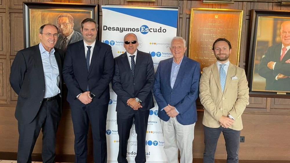 Escudo Digital (@digitalescudo) on Twitter photo Así fue la tercera edición de los Desayunos Escudo Digital
Miguel Borja (<a href="/Telefonica/">Telefónica</a>) destacó las mejoras que la IA generativa puede aportar en la gestión en los puertos, así como en el tránsito de personas y mercancías en las fronteras no reguladas.
👉escudodigital.com/desayunos-segu… Así fue la tercera edición de los Desayunos Escudo Digital
Miguel Borja (<a href="/Telefonica/">Telefónica</a>) destacó las mejoras que la IA generativa puede aportar en la gestión en los puertos, así como en el tránsito de personas y mercancías en las fronteras no reguladas.
👉escudodigital.com/desayunos-segu…