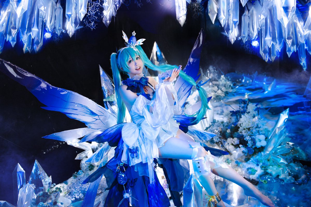 好久沒發照了
來發點最近拍的予夢初音

【VOCALOID - 未來予夢】
▸初音未來.  特務KIRI
▸𝐏𝐡𝐨𝐭𝐨 𝐭𝐡𝐱.  冰鮮綠
▸𝐇𝐞𝐥𝐩𝐞𝐫 𝐭𝐡𝐱. 可愛緋桐
#初音未來 #VOCALOID #未來予夢 #予夢 #初音ミク