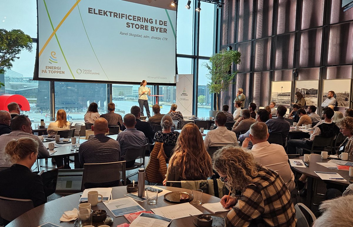Rune Birk Nielsen (@runebirknielsen) on Twitter photo <a href="/stinegrenaa/">Stine Grenaa Jensen</a> <a href="/EnerginetDK/">Energinet</a> <a href="/DkFjernvarme/">Dansk Fjernvarme</a> <a href="/MortensenKmo/">Kim Mortensen</a> <a href="/Energistyr/">Energistyrelsen</a> Vi vil gerne blive ved med at investere i elektrificering med store varmepumper.
Men vi har en stor udfordring med at finde plads i de store byer. Det rækker ikke med en bygning her, og en boldbane der. Det kræver rigtig meget plads, Randi Skogstad, CTR.
#EnergipåToppen <a href="/stinegrenaa/">Stine Grenaa Jensen</a> <a href="/EnerginetDK/">Energinet</a> <a href="/DkFjernvarme/">Dansk Fjernvarme</a> <a href="/MortensenKmo/">Kim Mortensen</a> <a href="/Energistyr/">Energistyrelsen</a> Vi vil gerne blive ved med at investere i elektrificering med store varmepumper.
Men vi har en stor udfordring med at finde plads i de store byer. Det rækker ikke med en bygning her, og en boldbane der. Det kræver rigtig meget plads, Randi Skogstad, CTR.
#EnergipåToppen