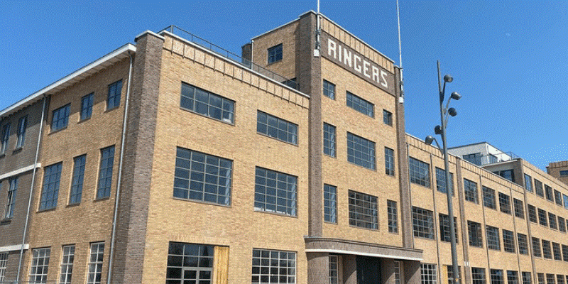 Pronk Bouw wint Puienprijs voor opknapbeurt monumentale @Ringersfabriek

Na jaren leegstand is het gebouw door geslaagde #herbestemming behouden voor een nieuwe woonwijk. <a href="/PronkBouw/">Pronk Bouw</a> kreeg hiervoor de #Puienprijs met de aanpak conform ERM-richtlijnen. 
<a href="/vakres/">Vakgroep Restauratie</a> <a href="/gemeentealkmaar/">Gemeente Alkmaar</a>