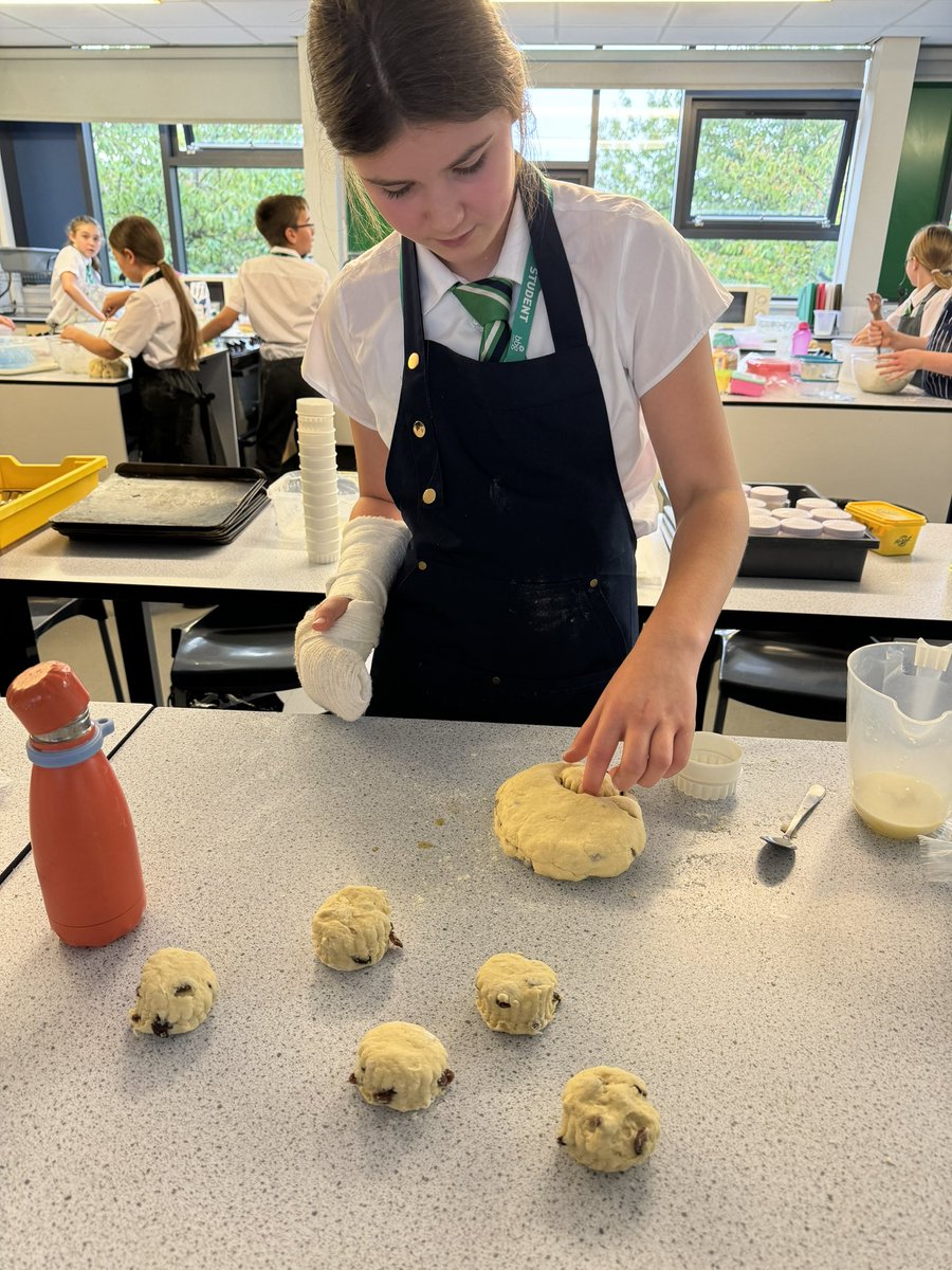 BbgYear7's tweet photo. Some real resilience here from Evelyn… one handed scone baking thanks netball injury! https://t.co/rsAanv6zcQ