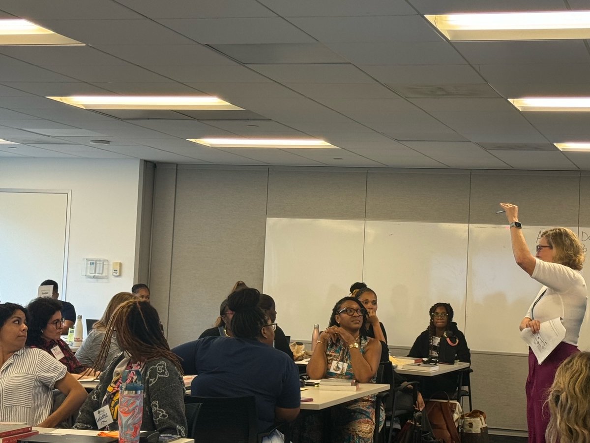 iAmEricaSutton's tweet photo. New LEAP Leaders are deep into learning more about refining their craft as they support @dcpublicschools teachers #HereWeGrow #DCPSProfessionalLearning https://t.co/VFbpUCzamN