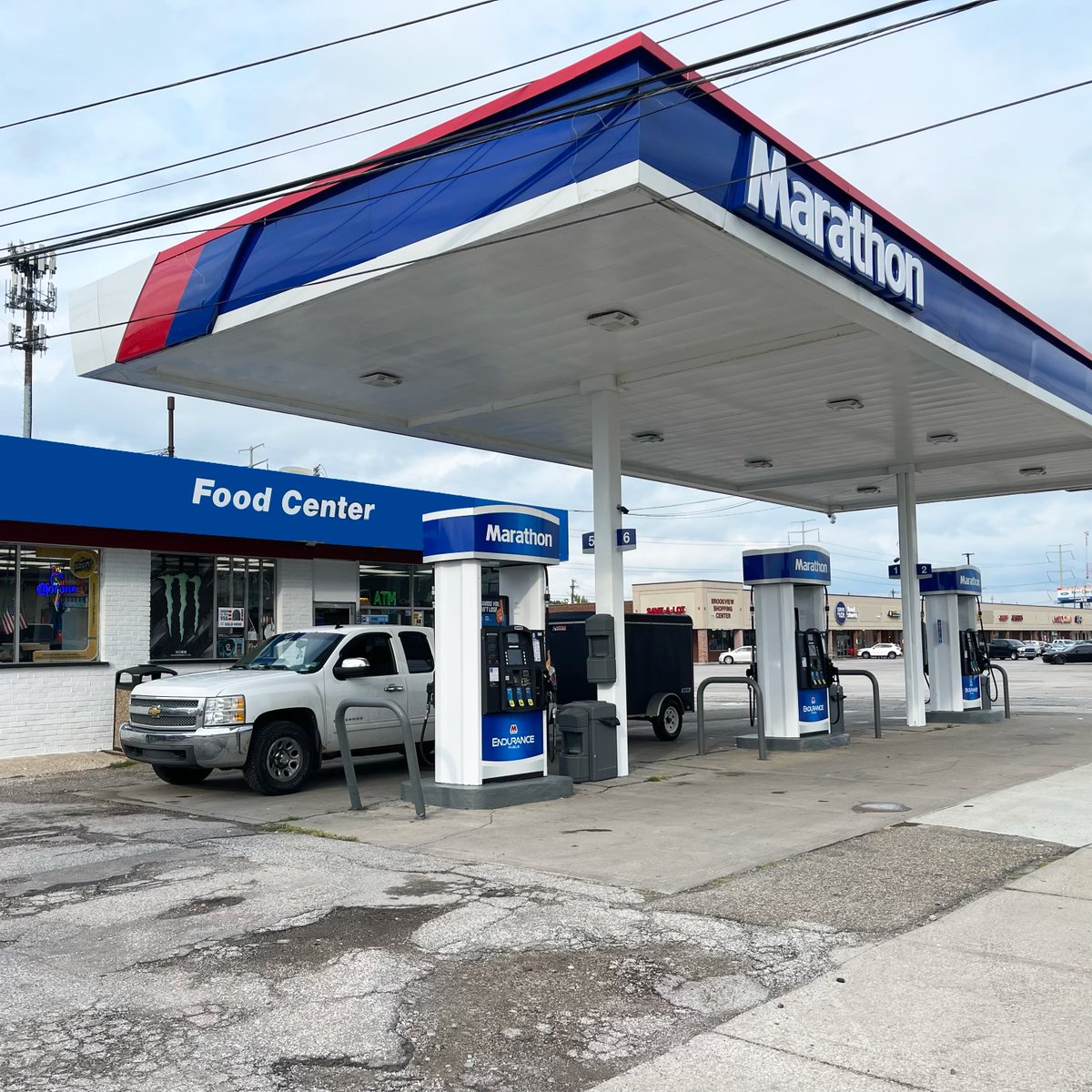 RKAEnergy's tweet photo. Recently Rebranded Marathon in Brook Park, OH. #RKA #fuel #petroleum #gasstationbranding #gasbuddy #gasstation #cstore #fuelup #rebrand #rkapetroleum #NewMarathonImage #gasstations #detroit #michigan #ohio #detroitmi #newMarathon #newimage https://t.co/DgIUGJzqxW https://t.co/UdvpvV7vEn