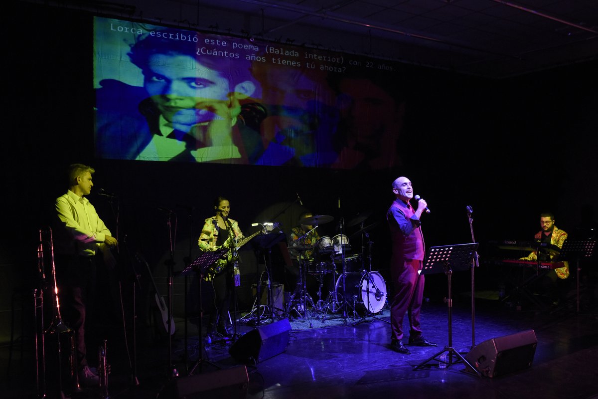 El lunes, #Huesca comenzó a recibir las obras de la <a href="/FeriaHuesca/">Feria Teatro y Danza de Huesca</a> 😍

Pasamos de la comedia al drama, del circo a la música... ¡La diversidad de espectáculos de la Feria cumple con todos los gustos! 🎭

📸 <a href="/blasco/">Pr blasco</a>.javier

#radarhuesca #feriahuesca #teatro #danza #circo #huesca