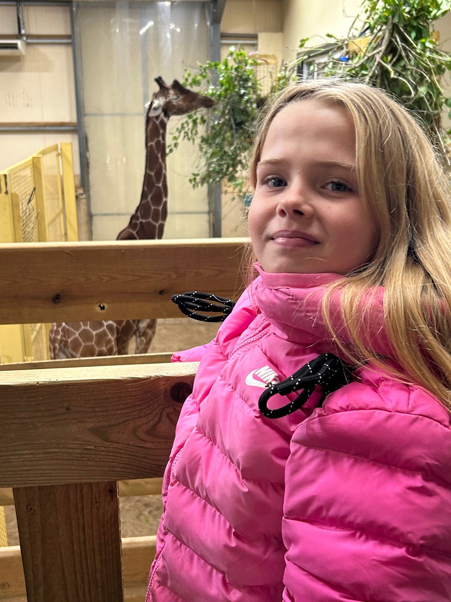 SBYcharity's tweet image. Thank you @@briszooproject for an amazing day with students from Holymead Primary school!  We had great fun in the outdoors, using our team building and leadership skills to design and build dens and learnt lots about the amazing animals that live there! 🌟#learningtolead