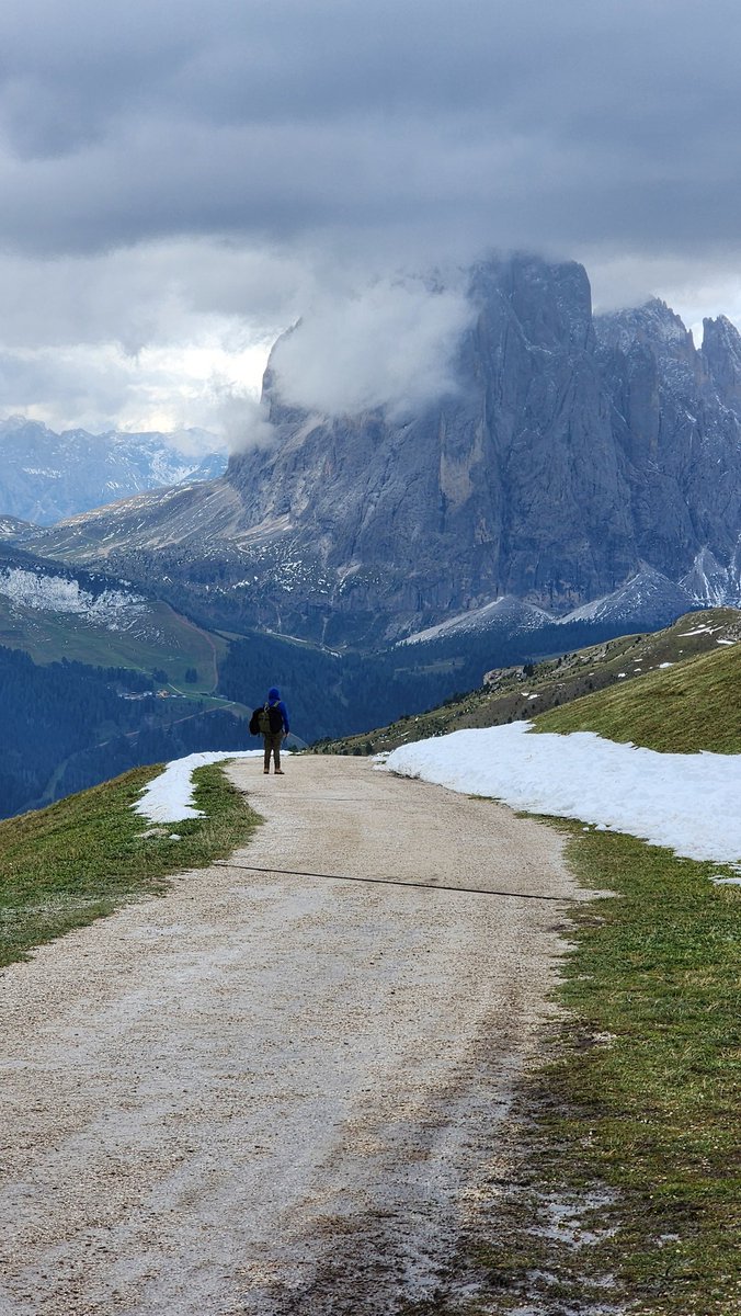 malimali's tweet photo. Alpe di Seceda
คราวที่แล้วพาชมเมือง Ortisei ไปแล้ว คราวนี้มาดูข้างบนเมืองบ้าง
ยอดเขาซีเชด้า เป็นหนึ่งในยอดเขาระดับท็อปของ Dolomites ด้วยความที่มีรูปทรงที่เป็นเอกลักษณ์เหมือนเปลวเพลิง ขึ้นเคเบิลคาร์จากเมือง Ortisei ได้เช่นเดียวกับ Alpe di Siusi ที่อยู่ไม่ไกลกัน
#malimaligo https://t.co/AAnmEkiqcf