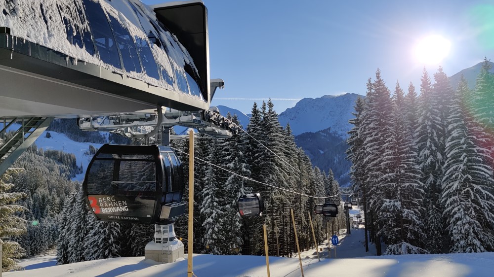 WintersportLive's tweet photo. Goed nieuws voor de fans van #Berwang en de Tiroler Zugspitz Arena. Wintersport Live was er bij toen de nieuwe Obere karbahn in bedrijf ging en we zijn er bij zijn als de Obere Karbahn 2 opgeleverd gaat worden… we moeten alleen nog even geduld hebben: https://t.co/h4PA3xIKIY https://t.co/9Pb4QsA9lC
