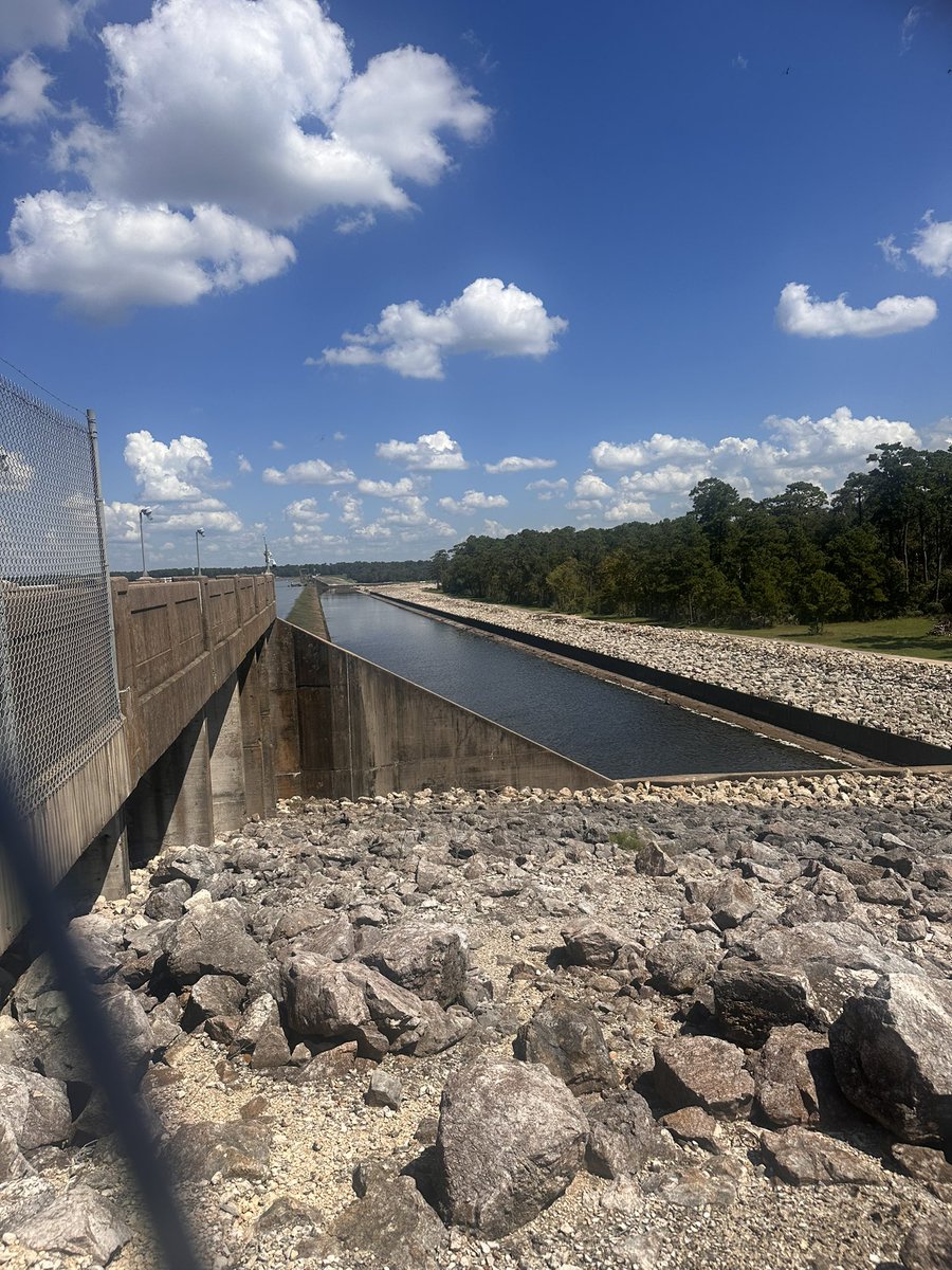 HtownJoshua's tweet photo. Last week @HouPublicWorks & @GHPartnership hosted members of our State delegation to tour critical COH water facilities. #HouWater serves 5.4 million customers, supports entire industry along the Houston Ship Channel, and provides water to @TXMedCenter. #HouWater #TXlege https://t.co/URTqglETly