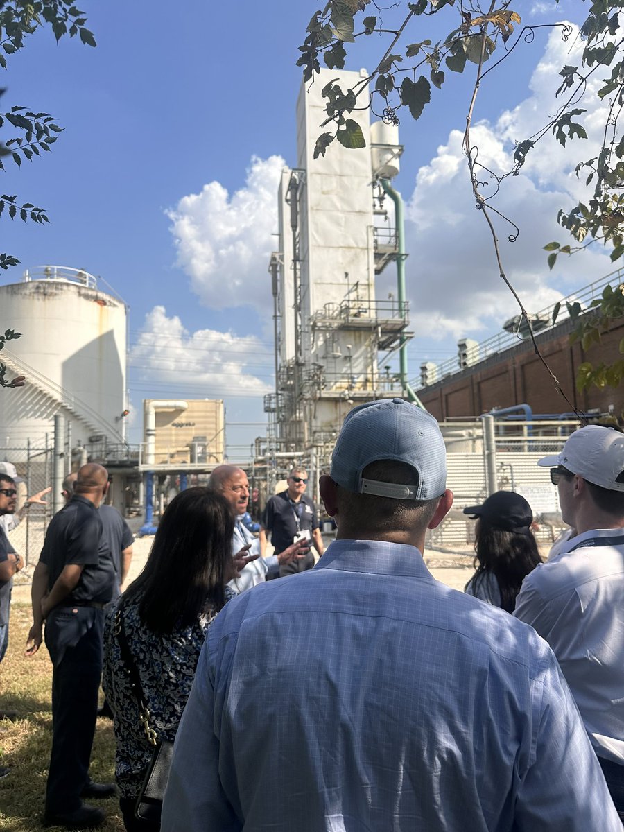 HtownJoshua's tweet photo. Last week @HouPublicWorks & @GHPartnership hosted members of our State delegation to tour critical COH water facilities. #HouWater serves 5.4 million customers, supports entire industry along the Houston Ship Channel, and provides water to @TXMedCenter. #HouWater #TXlege https://t.co/URTqglETly