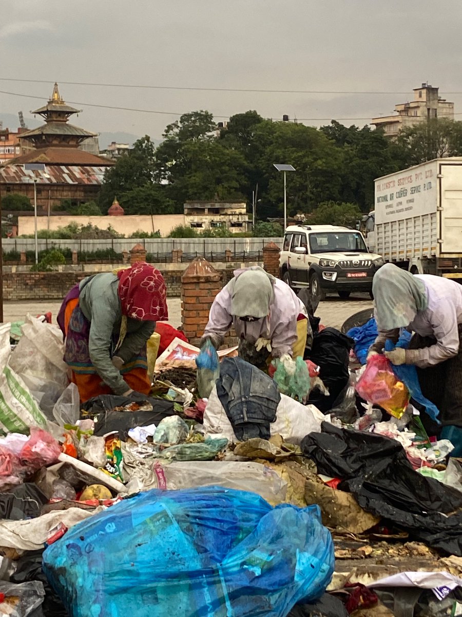 SamuelAmelior's tweet photo. 1er assemblée en personne #alliancemondialedesrécupérateurs #katmandu #Nepal #oncontinuelecombat #respect #reconnaissance #organisation #travail #unite #lutte *60% des matériaux recycler par l’industrie  *5% en - émissions gaz à effet de serre. Viva Biffins WastePickers Viva ! https://t.co/Sp7uRi4DvF