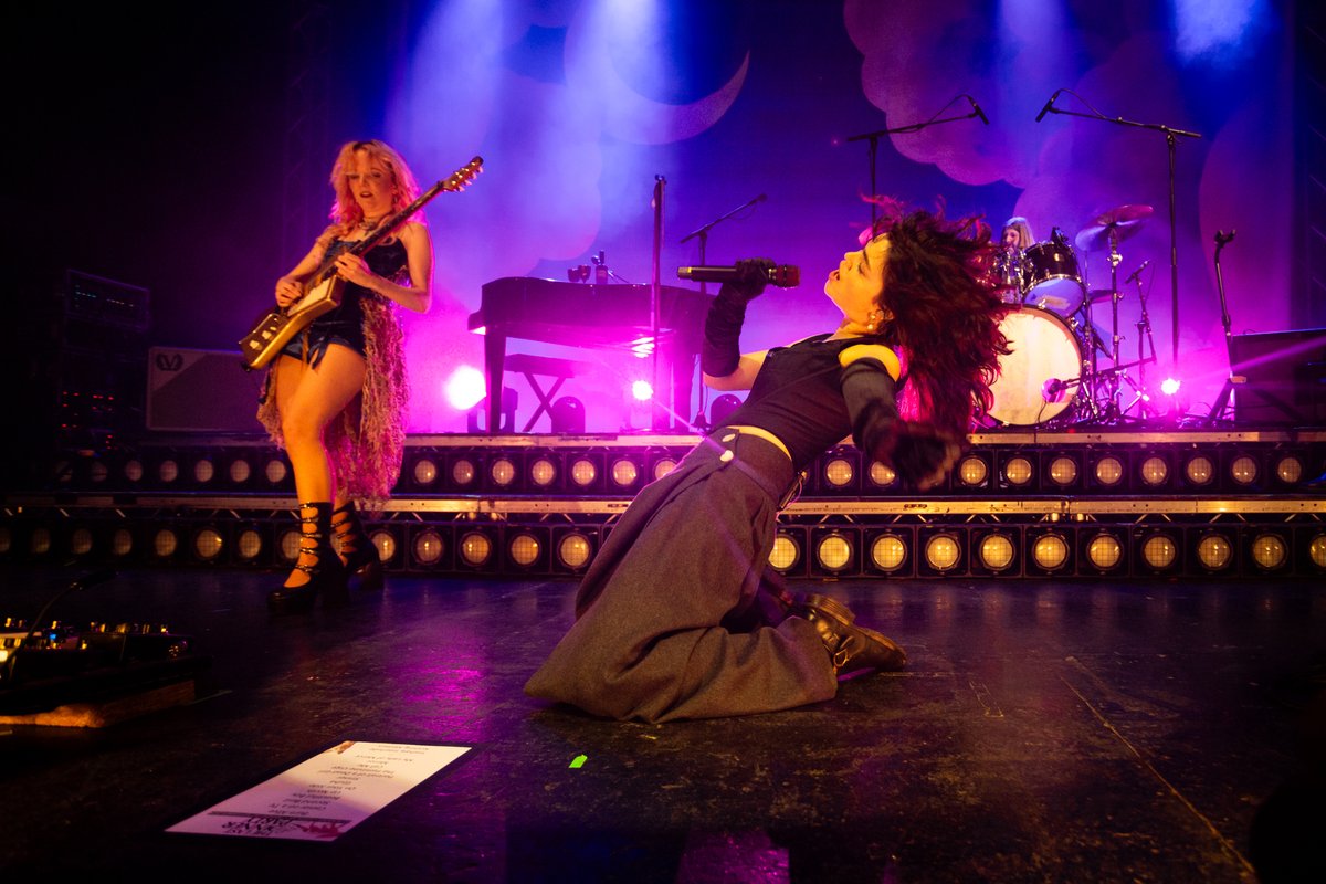 andrewbenge's tweet image. Last night @lastdinnerparty at @o2academyleeds #thelastdinnerparty #o2academy #leeds #BurnAlive #preludetoectasy #live #gig #photography
5 m