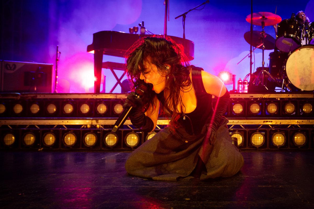 andrewbenge's tweet image. Last night @lastdinnerparty at @o2academyleeds #thelastdinnerparty #o2academy #leeds #BurnAlive #preludetoectasy #live #gig #photography
5 m