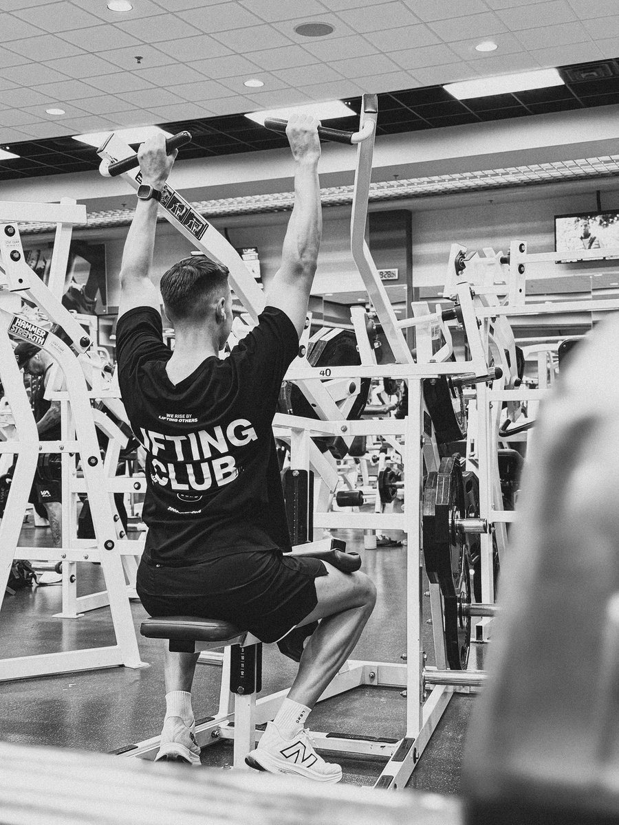 AustinErikson's tweet photo. We rise by lifting others. Focus. Work. Repeat. https://t.co/H3YzEvEDfG