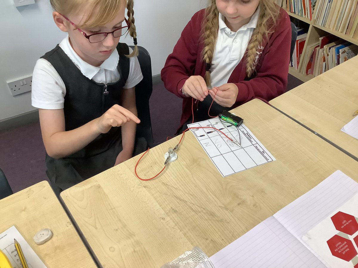 Dani Appleford (@dapplefordsaca) on Twitter photo As scientists, we have explored different circuits, predicted whether they would light up a lightbulb and then tested our predictions. We found, to make a complete circuit, everything needs to be connected. <a href="/JFordStAnnes/">Julie Ford</a> <a href="/StAnnes_EHS/">Emma Hardy Smith @ St.Anneās</a> As scientists, we have explored different circuits, predicted whether they would light up a lightbulb and then tested our predictions. We found, to make a complete circuit, everything needs to be connected. <a href="/JFordStAnnes/">Julie Ford</a> <a href="/StAnnes_EHS/">Emma Hardy Smith @ St.Anneās</a>