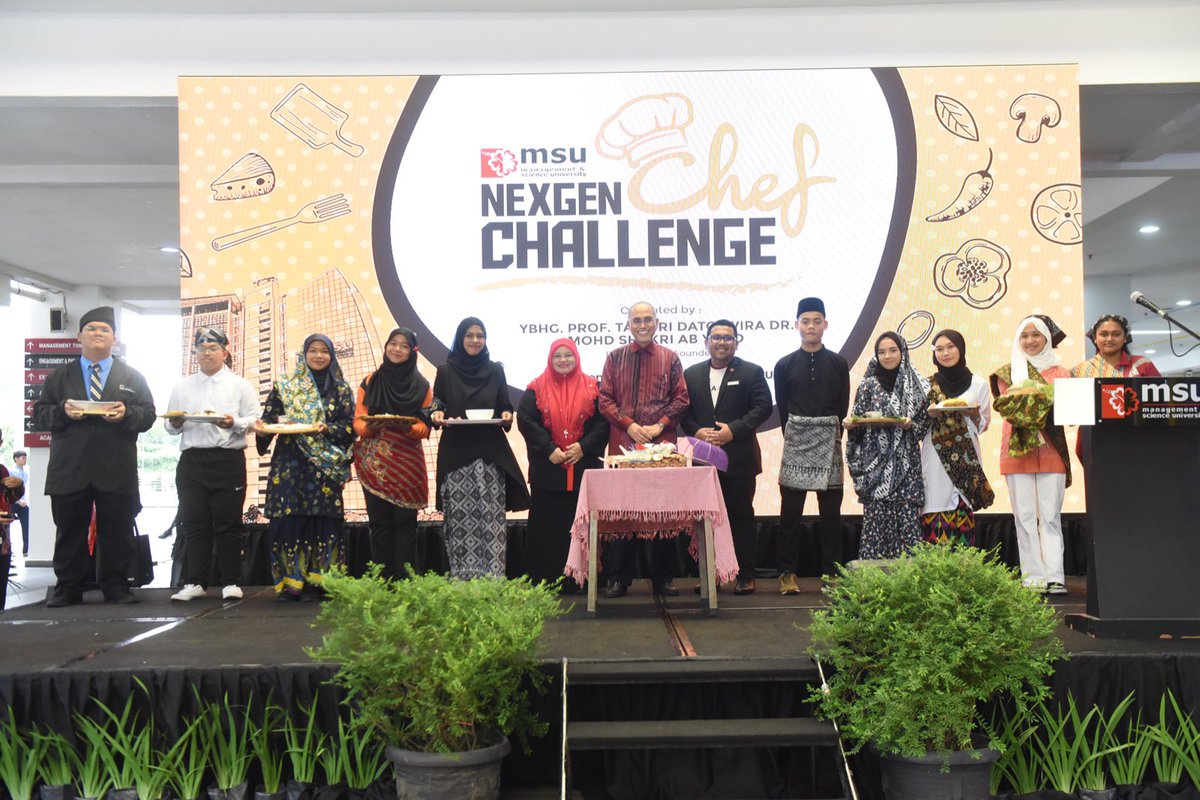MohdShukriYajid's tweet photo. Officiated the flagship program MSU NexGen Chef Challenge 2024, organised by @EnrollmentMsu and the School of Hospitality and Creative Arts. Developing potential for career-ready individuals via healthy competition in the fields of hospitality and culinary. @MSUmalaysiaSHCA https://t.co/za5ngBWGDa
