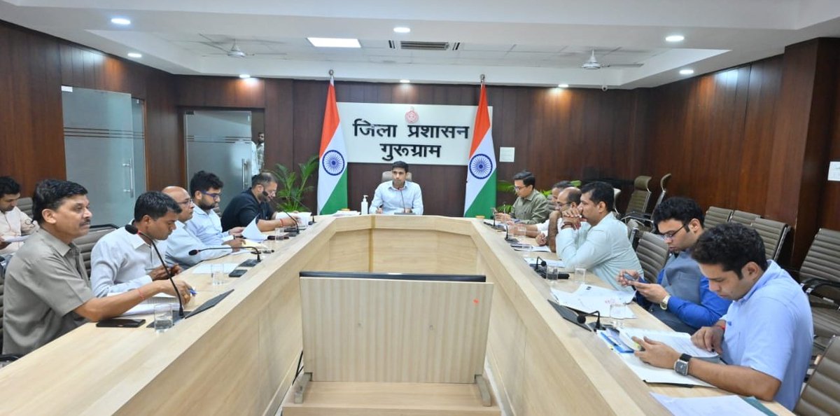 diprogurugram1's tweet image. #Randomization जिला निर्वाचन अधिकारी एवं डीसी श्री निशांत कुमार यादव की अध्यक्षता में मतगणना स्टाफ की पहली रैंडमाइजेशन संपन्न
#Gurugram के जिला निर्वाचन अधिकारी एवं डीसी ने रैंडमाइजेशन के साथ-साथ होम वोटिंग व वोटर्स टर्न आउट को लेकर नियुक्त नोडल अधिकारियों को लेकर दिए आवश्यक…