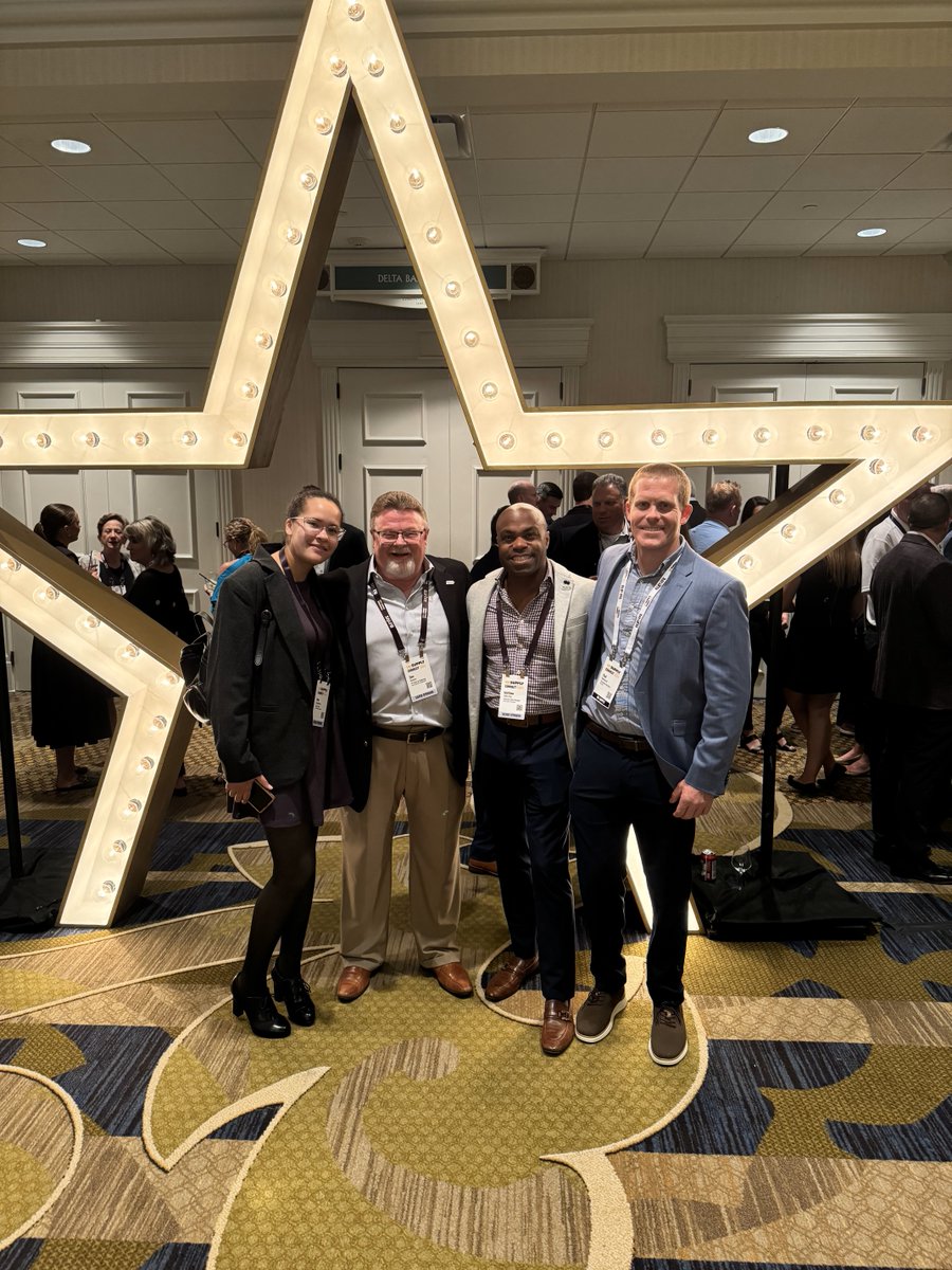 Halco_Lighting's tweet image. Halco's Mica, Don, and Matthew had a great time with Paul Bakowski at the HD SUPPLY CONNECT 2024 Supplier Dinner!

#Halco #Lighting #HDSUPPLY ##HDSUPPLYCONNECT2024