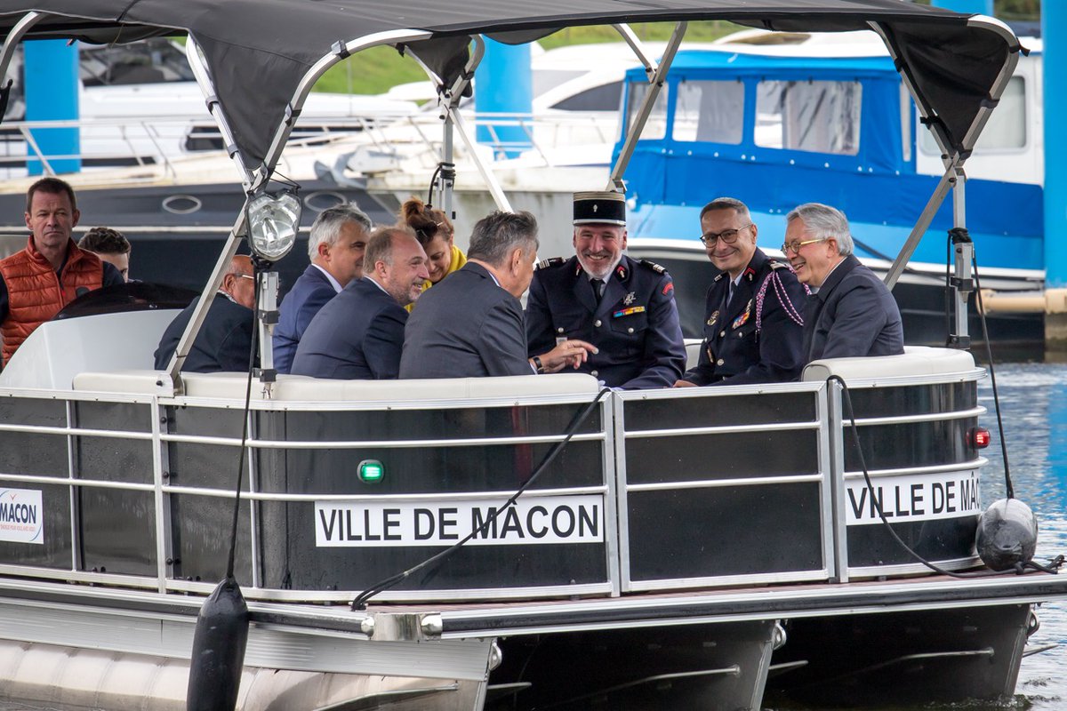 Pompiers de France (@pompiersfr) on Twitter photo #CNSPF2024 | Le congrès de Mâcon a été officiellement lancé par la cérémonie d'inauguration en présence du président de la FNSPF <a href="/BoslandJP/">Jean-Paul Bosland</a> 👨🚒
Nous souhaitons à tous un bon congrès en compagnie de Cocow la mascotte du <a href="/cnspf2024/">Congrès national des sapeurs-pompiers - Mâcon 2024</a> 🐮 #CNSPF2024 | Le congrès de Mâcon a été officiellement lancé par la cérémonie d'inauguration en présence du président de la FNSPF <a href="/BoslandJP/">Jean-Paul Bosland</a> 👨🚒
Nous souhaitons à tous un bon congrès en compagnie de Cocow la mascotte du <a href="/cnspf2024/">Congrès national des sapeurs-pompiers - Mâcon 2024</a> 🐮