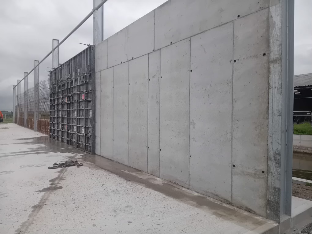 A great photo showing the before, during and after stages of our new Williamsform Formwork system, constructing the wall of a new agricultural building in Cumbria. #Williamsformpanelformwork