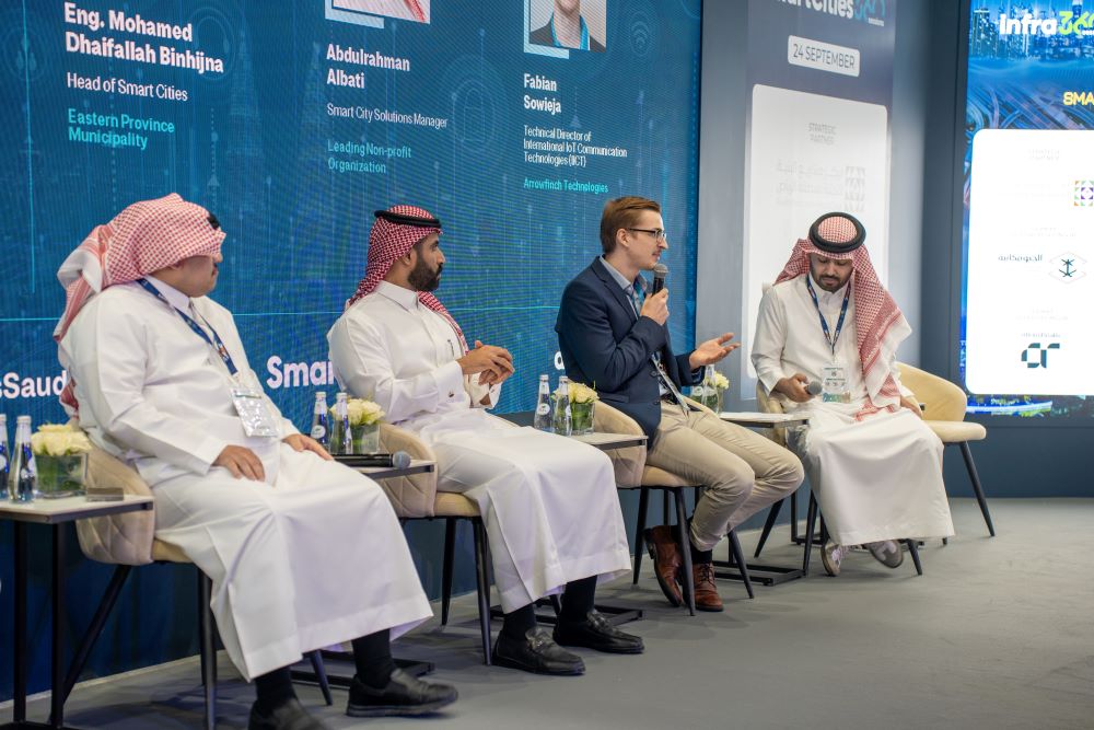 arabnews's tweet photo. Investment in infrastructure is pivotal in fostering sustainable development and facilitating the evolution of smart cities, said @MEWA_KSA DM Mansour Al-Mushaiti @SaudiInfraExpo @SmartCitiesKSA https://t.co/pk7APjsOmD https://t.co/aO7evKFSBu