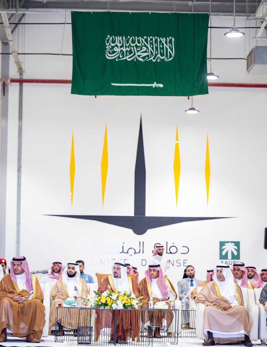 EmarahAlQassim's tweet photo. إطلع سموه على الجاهزية العالية لمصنع الطائرات بدون طيار والتقنية الحديثة المستخدمة في صناعتها.. 

سمو #أمير_منطقة_القصيم : أشكر وأقدر لرئيس مجلس إدارة مجموعة قدرة القابضة رياض الزامل على إنشاء واقامة هذا المصنع النوعي في إنتاجه ومايمتلكه من قدرات سعودية مهنية ومحترفة مبدعة في مجال الطائرات المسيرة.