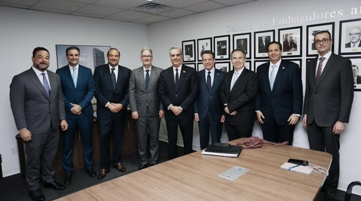 adiplast_do's tweet photo. Como parte de una delegación del sector privado, nuestra directiva participaron en la presentación del MOU entre el @MIC_RD y el @wef que formaliza la implementación de la Plataforma Nacional de Acción para los Plásticos en 🇩🇴, con una contribución no reembolsable de US$400,000. https://t.co/FA0UZ0gbmR