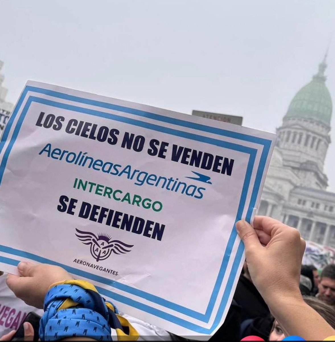#AerolineasNoSeVende 
#AerolineaseIntercargoSeDefienden 
Todos al Congreso ✈️💙