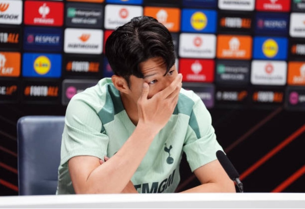 winnieso317's tweet photo. Press conference for tomorrow's game
#SonHeungMin #sonny7 #son #HMSON #tottenham #spurs #coys #thfc #captain #korean https://t.co/ZaPf1CC9Ab