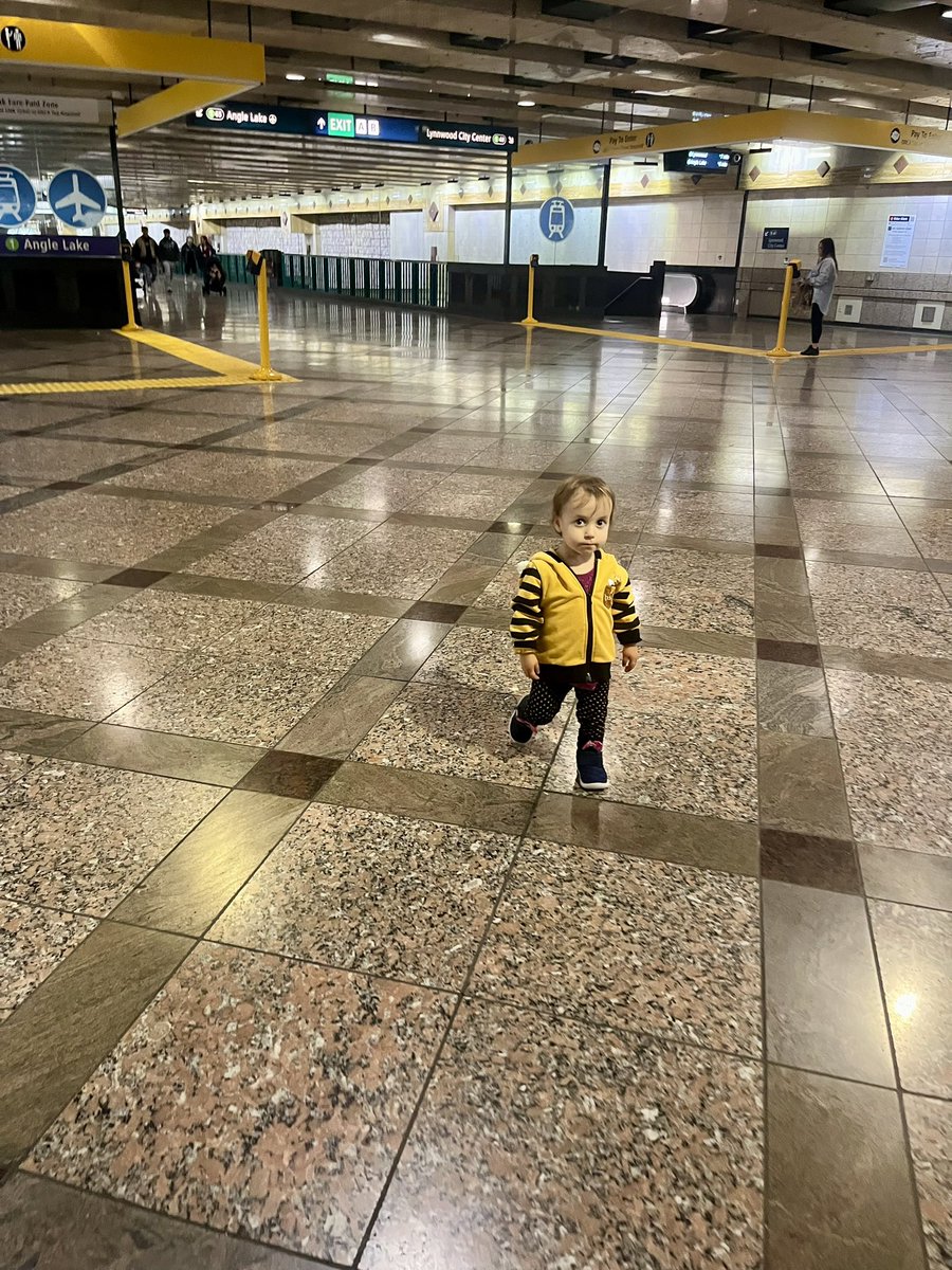BWinstonDC's tweet photo. Thrilled to have the new @SoundTransit Light Rail extension up to Shoreline and connected bus lines - first trip on the “vroom-vroom” and “choo-choo” took 45 minutes door-to-door from Olympic Hills to Pike Place. About time! https://t.co/7SOFFwdS02