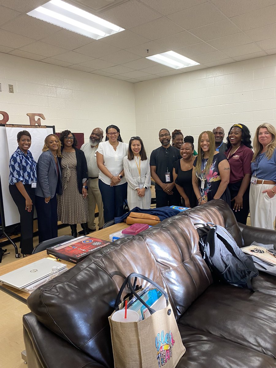 HCS leaders showed up to support third grade collab today. #All_In@ROE <a href="/RedOakElemen/">Red Oak Elementary School</a> <a href="/mrsj_cohen/">Mrs. Janae' Cohen, Ed. S.</a> <a href="/AusmoreT/">Jermaine T. Ausmore, Sr.</a> <a href="/DrAttenyaScott/">Dr. Attenya Scott</a> <a href="/DrSherfield/">Dr.Kinia Sherfield</a> <a href="/missasu98/">Joycelyn Jackson</a>