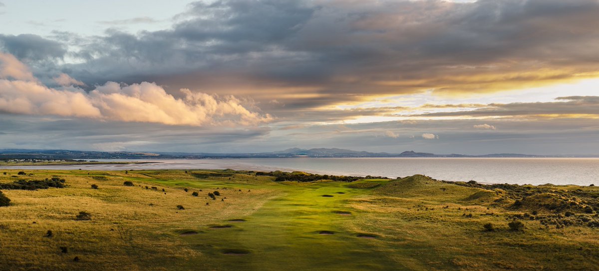 GullaneGolfClub's tweet image. A beautiful sky looking down our par five 12th hole on No.1 … and beyond to the capital city of Edinburgh 

#PureLinksGolf | #Gullane