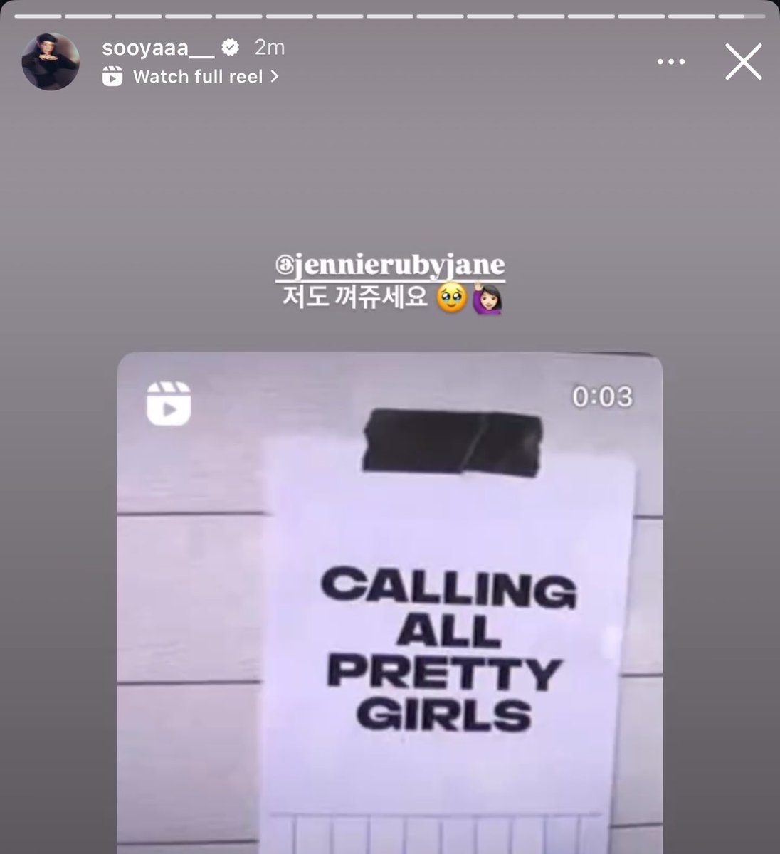 jenniesmotion's tweet photo. la manera en la que jennie publicó el video sobre “llamando a todas las chicas lindas” y jisoo comentó rápido y además lo reposteó pidiéndole que la incluya😭 https://t.co/Iknzu6mAyK