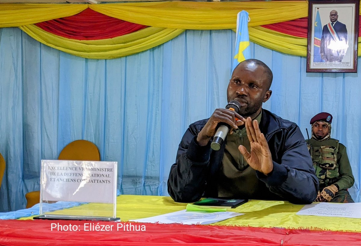⭕Le vice-ministre de la défense, Samy Adubang'o à Mahagi : «L'ennemi cherche à déstabiliser l'Ituri par Mahagi...le territoire de Mahagi est en danger... Aidez-nous à faire sortir les brebis égarées qui salissent la République, la province et le territoire.»
#securité  #Mahagi