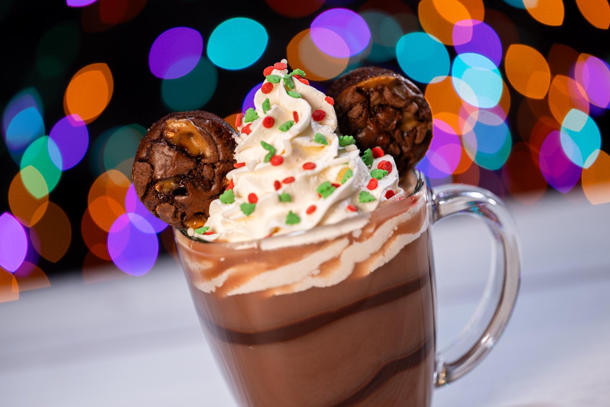 DisneyParks's tweet photo. Who’s ready to get into the holiday spirit with the Disney Jollywood Nights Foodie Guide? https://t.co/54Po1DTdNG 🎄☃️ #DisneyEats https://t.co/CpsmaIlAYV
