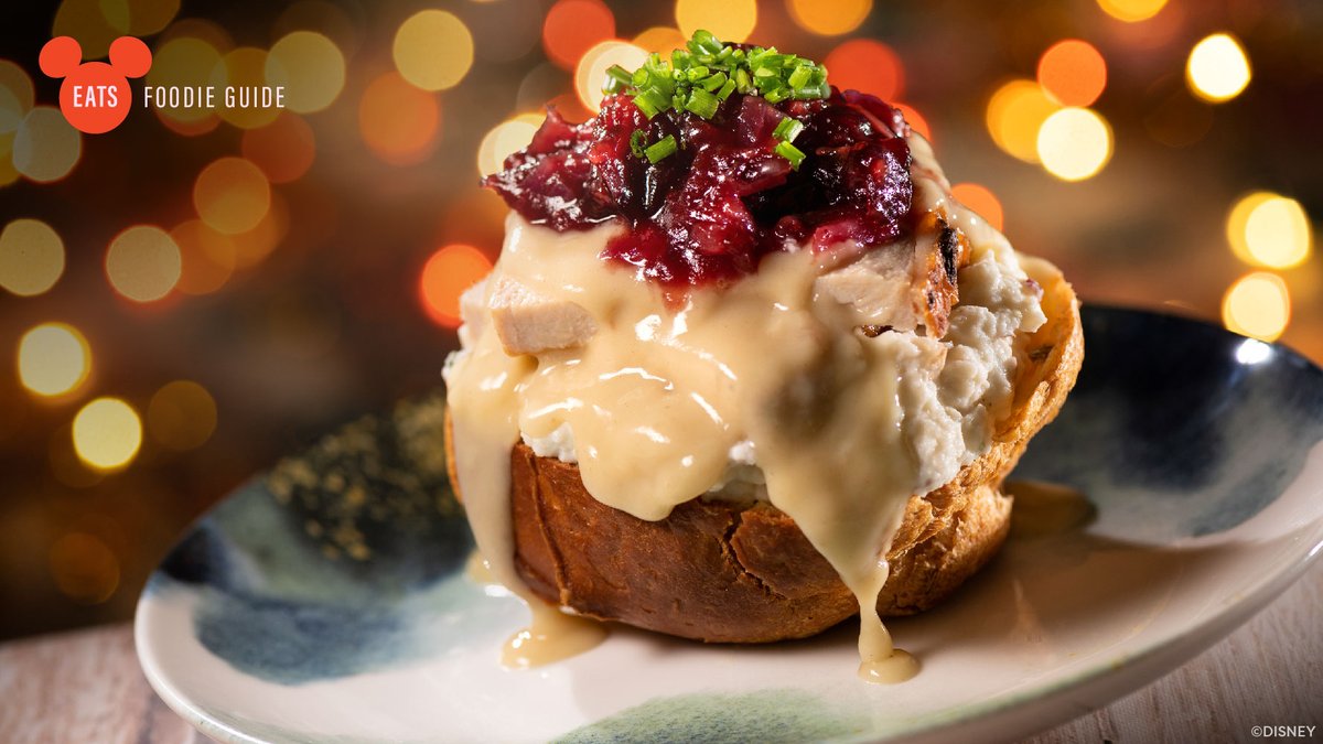 DisneyParks's tweet photo. Who’s ready to get into the holiday spirit with the Disney Jollywood Nights Foodie Guide? https://t.co/54Po1DTdNG 🎄☃️ #DisneyEats https://t.co/CpsmaIlAYV