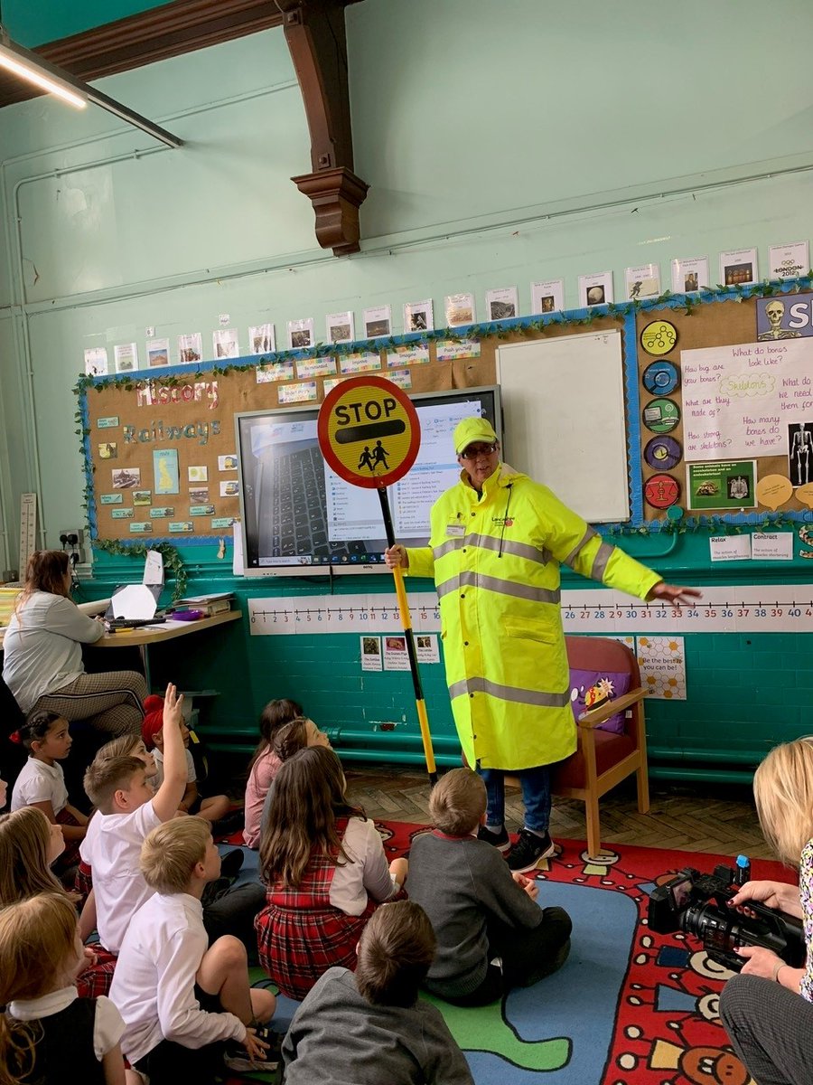Brakecharity's tweet photo. Calling all teachers: take part in #RoadSafetyWeek with us on 17-23 November! Sign up now for a free action pack of teaching resources including lesson plans, assemblies, activities, videos &amp;more. https://t.co/2b4pubQtyZ

Please share and tag anyone who might like to join us 🙂🚦 https://t.co/YknmfOJ46x