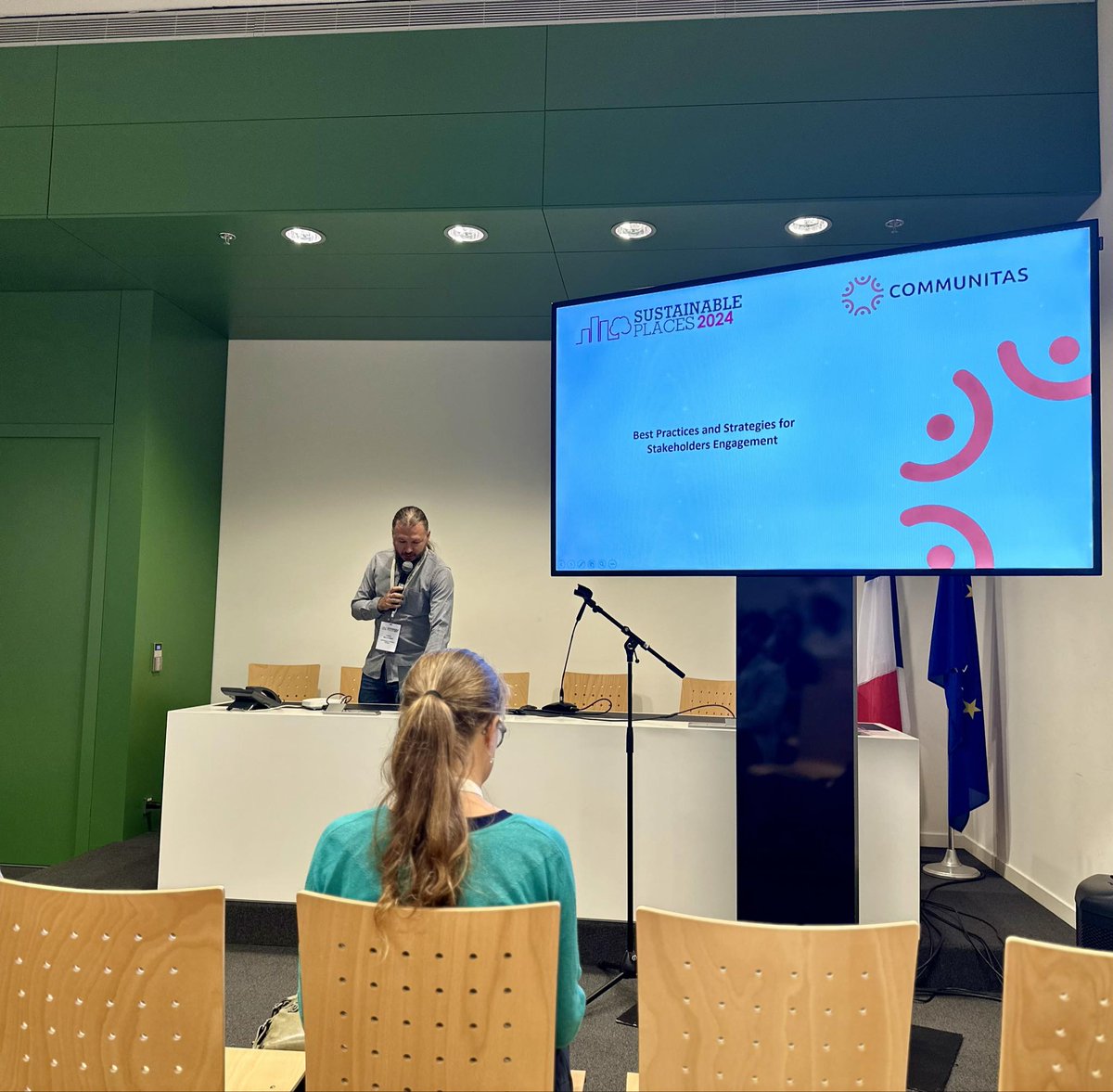 COMMUNITAS_EU's tweet image. 🌍Today, Łukasz Wilczyński represented the @COMMUNITAS_EU project during @sustainplaces workshop, where he explored critical activities driving user engagement in #energycommunities: from Social and Policy Labs to Best Practices and Strategies for #Stakeholders Engagement💡