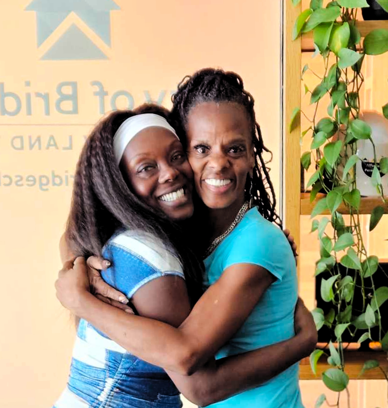 citybridgesclt's tweet image. #WelcomeHomeWednesday and BIG CONGRATULATIONS to the tenacious and dynamic Ms. Dawna Biggs, who finally skated across the finish line into first-time homeownership on Friday! 🛼🛼  👏🏿👏🏾👏🏽👏🏼👏🏻 #FightDisplacement #BuildCommunity #CommunityLandTrust #CommunityNotCorporations